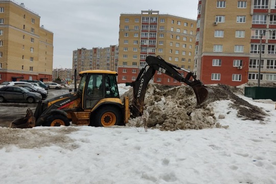 Ворошение снега в Калининском районе