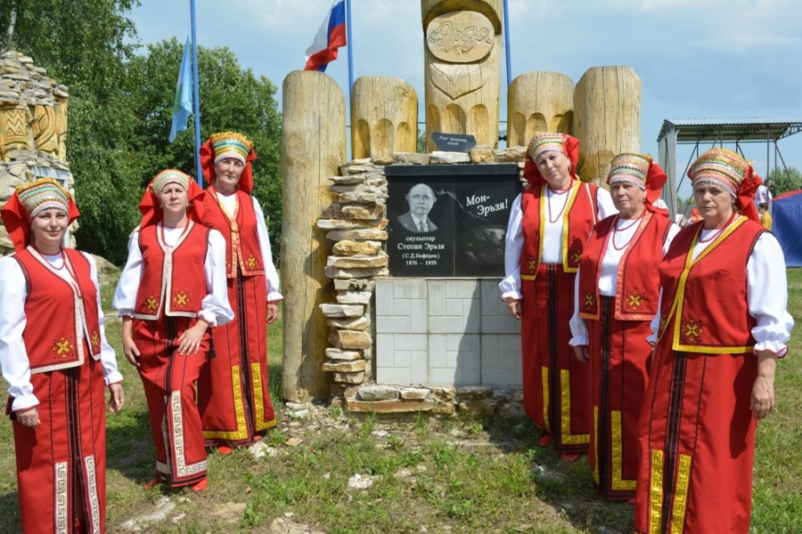 Народный вокальный ансамбль «Лейне» принял участие в празднике мордовской культуры