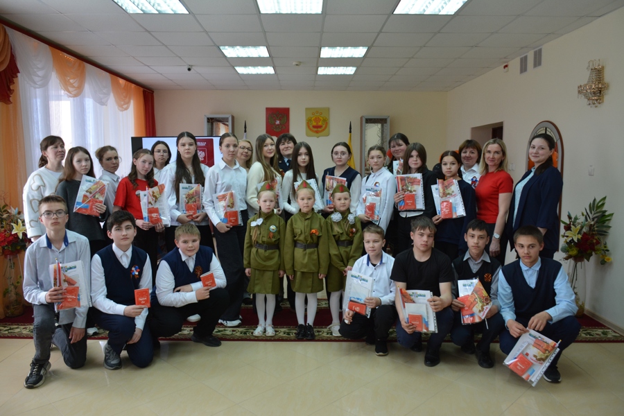 Состоялось вручение паспортов гражданам, достигшим 14-летнего возраста