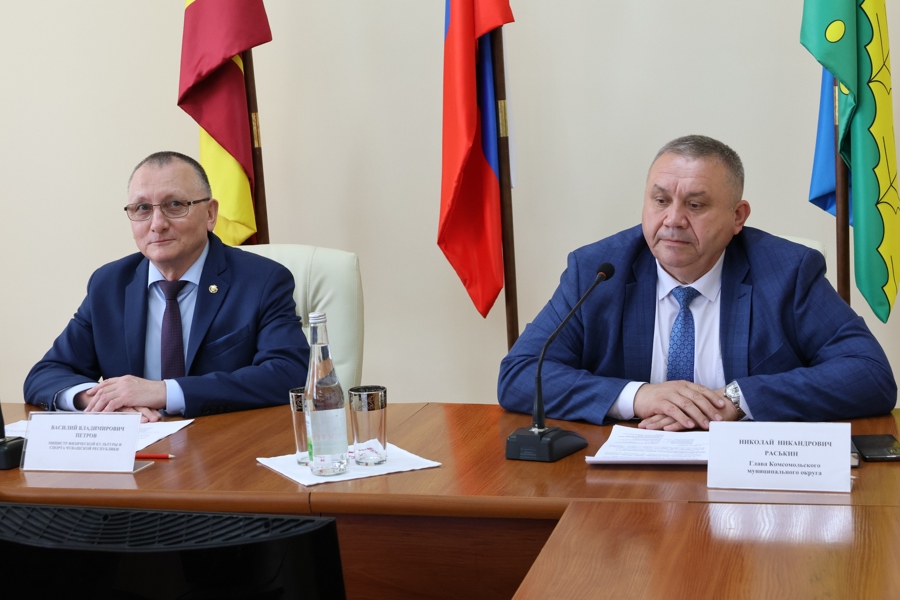 В Единый информдень министр спорта Чувашии Василий Петров посетил Комсомольский муниципальный округ