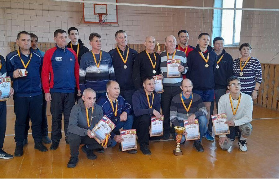 В селе Караево состоялся турнир по волейболу памяти Виталия Чаховского и Виталия Платонова