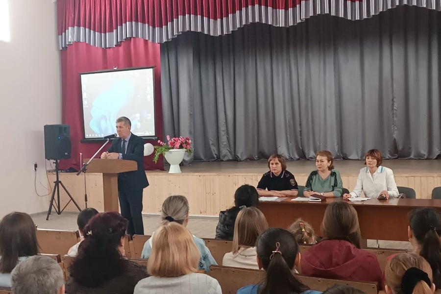 В СОШ №3 г. Ядрин прошло общешкольное родительское собрание