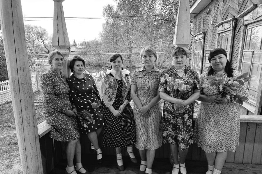 Женские коллективы Ибресинского округа участвуют в фотоакции «Мода Победы»