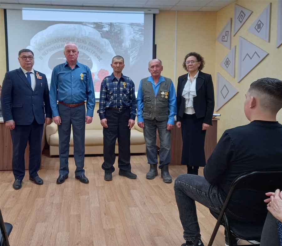 В Мариинско-Посадском округе почтили героев-чернобыльцев