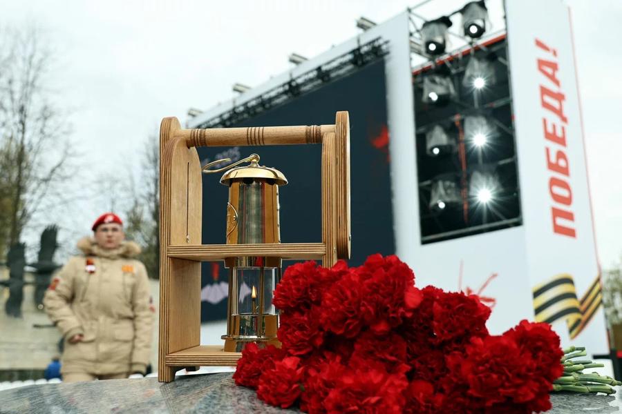 80 Вечных огней одновременно зажглись сегодня в рамках Всероссийской акции «Храним огонь Победы»
