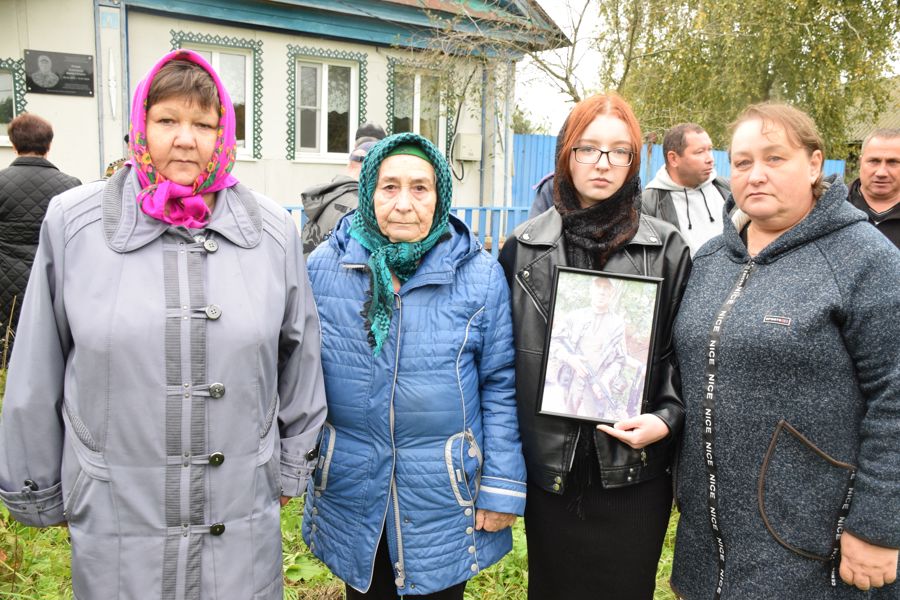В деревне Хорабыр состоялось открытие мемориальной доски в честь Александра Исаева
