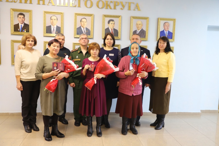В Комсомольском округе вручили государственные награды героям посмертно
