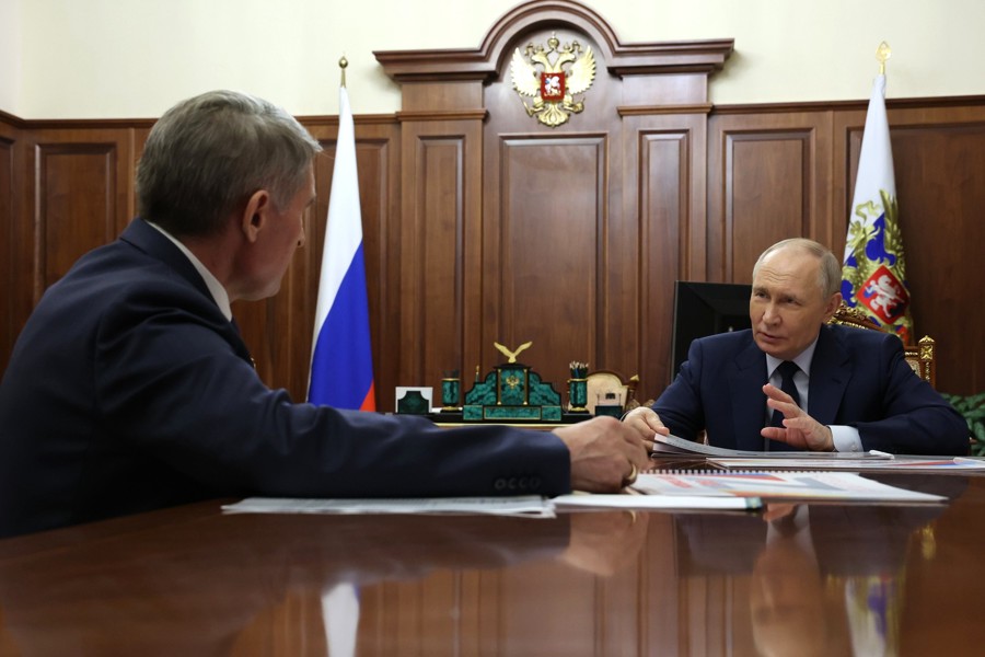 Встреча Президента России Владимира Путина с Главой Чувашии Олегом Николаевым