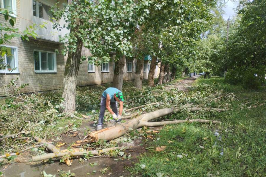 Уважаемые жители города Алатыря! В результате прошедшей грозы некоторые районы города оказались под ударом стихии.