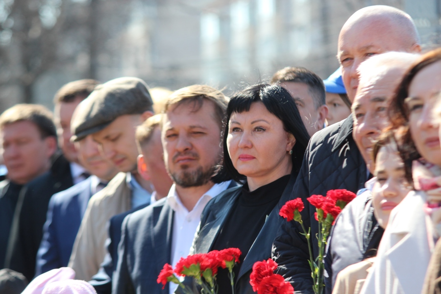 В День космонавтики народные избранники возложили цветы к памятникам Юрию Гагарину и Андрияну Николаеву