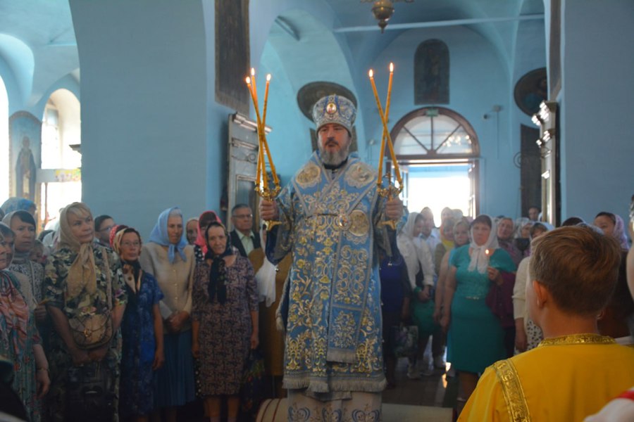 Владыка Савватий провёл литургию в храме Успения Пресвятой Богородицы в селе Акулево