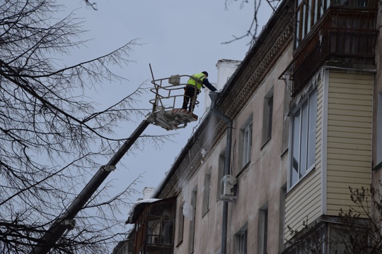 В Чебоксарах поручено организовать работу по очистке крыш от снега и снежно-ледяных наростов