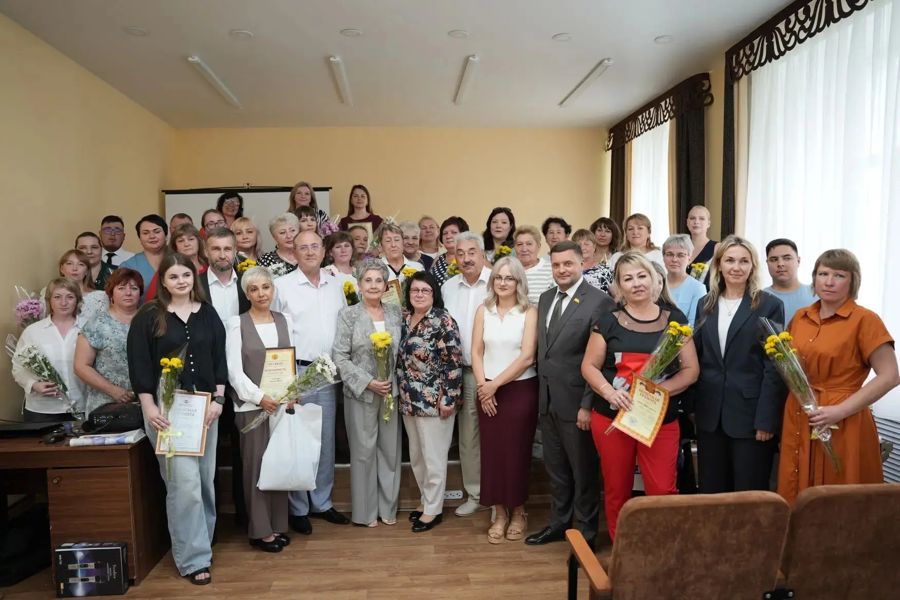 Здоровье — главная ценность! В Алатырском муниципальном округе поздравили коллектив ЦРБ с наступающим профессиональным праздником