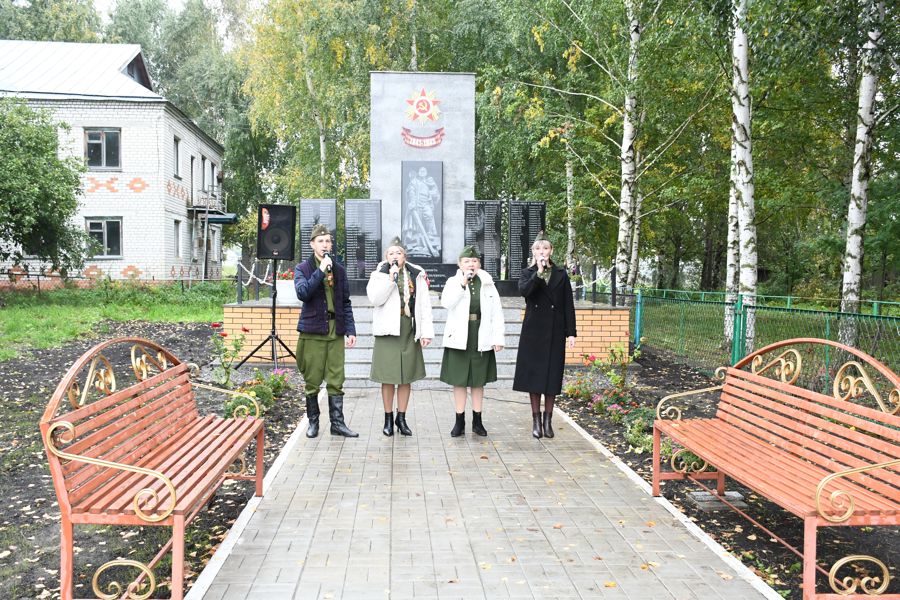 В деревне Старое Котяково торжественно открыли обновленный Монумент Славы