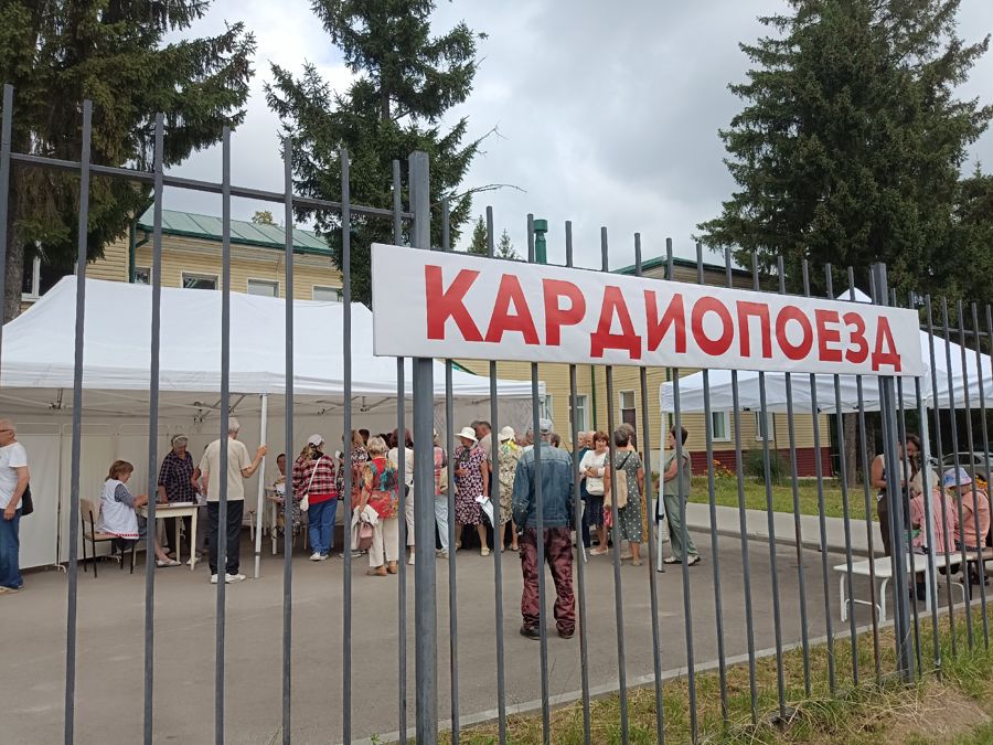 В городе Мариинский Посад провел свою работу «Кардиопоезд»