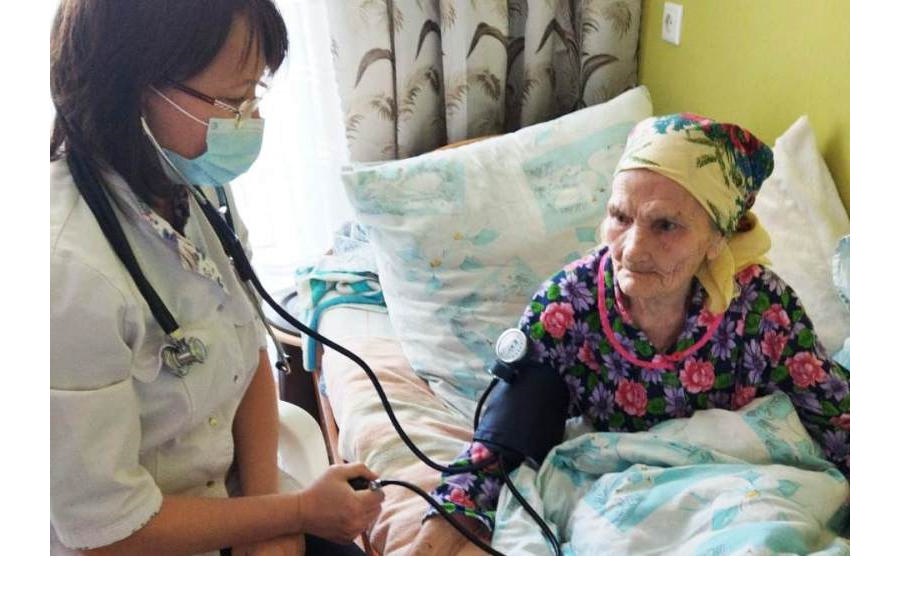 Цивильские врачи проводят выездную диспансеризацию ветеранов ВОВ и тружеников тыла на дому