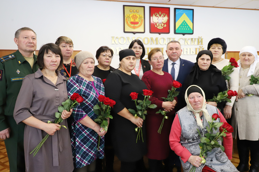 Глава Комсомольского округа встретился с матерями и женами погибших бойцов в СВО
