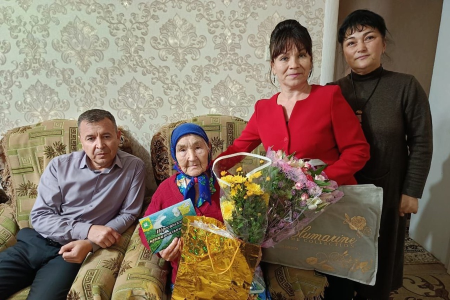 Жительница деревни Ширтаны, ветеран труда Мария Николаевна Никифорова отметила свой 90-летний юбилей