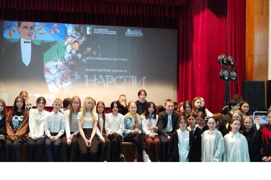22 мая обучающиеся 7-8 классов Урмарской школы стали зрителями мультимедийной выставки «Нарспи»