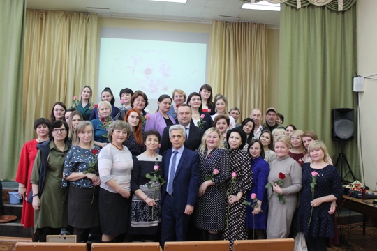 В администрации Шумерлинского муниципального округа женщины принимали поздравления с Международным женским днем