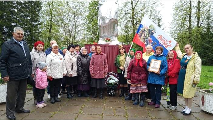 Накануне Дня Победы в территориальном отделе «Юськасинский» прошел торжественный митинг, посвященный 80-летию со Дня Победы в Великой Отечественной войне.