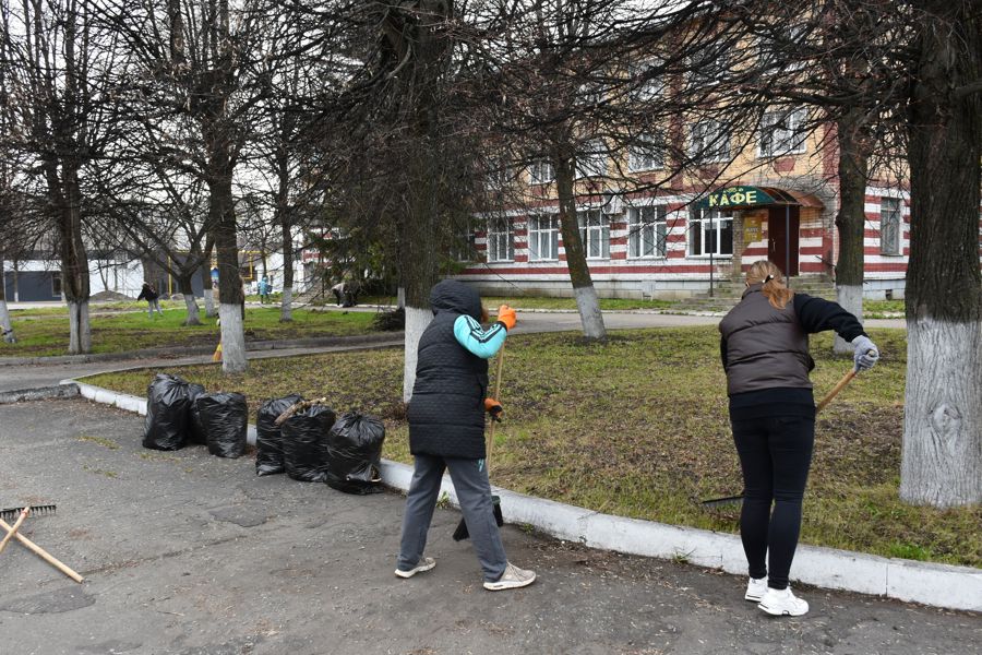 В Алатырском муниципальном округе продолжаются масштабные весенние субботники