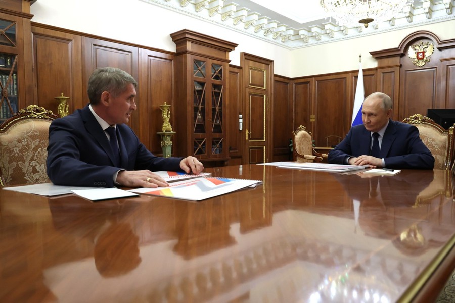 Президент России Владимир Путин поддержал Олега Николаева в решении участвовать в выборах на должность главы Чувашии