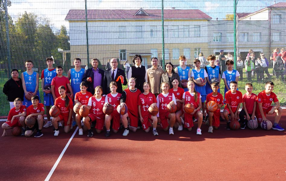 Спортивный подарок ученикам: в гимназии Мариинского Посада открылась новая площадка для игр и соревнований