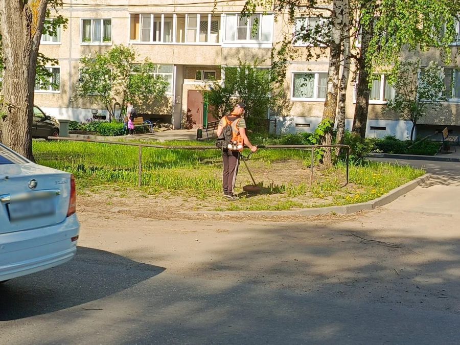 Работа по наведению чистоты и порядка на территории нашего округа продолжается