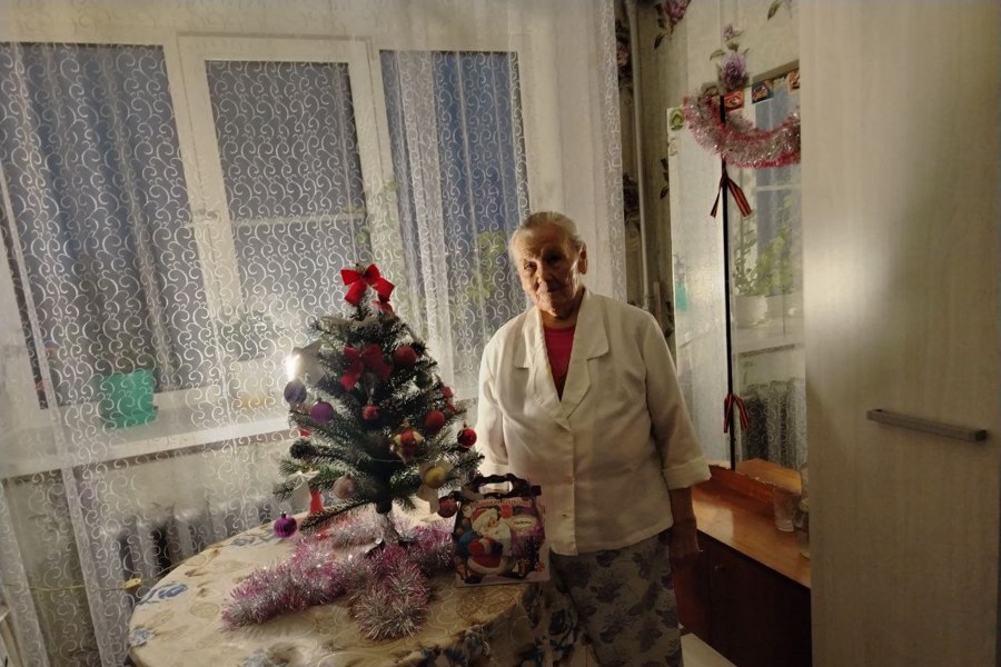 Социальные работники Цивильского ЦСОН дарят тепло и внимание своим подопечным.
