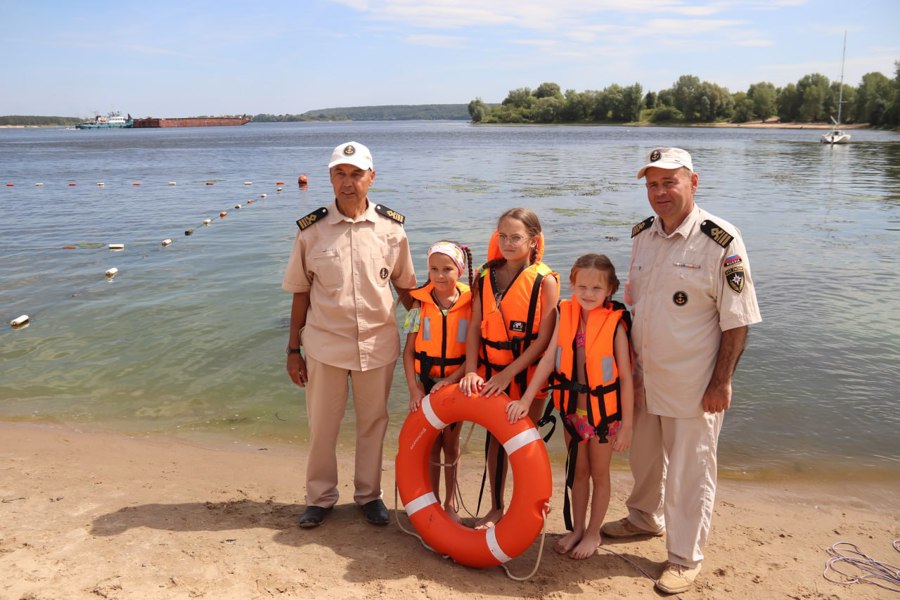 На городском пляже Новочебоксарска прошла акция «Безопасная Волга»