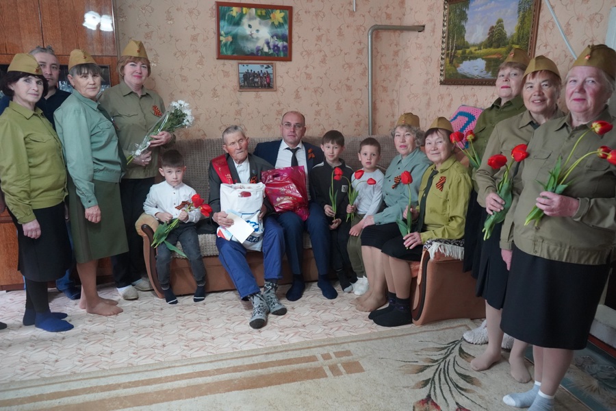 80 лет Победы: торжественное открытие таблички на доме ветерана Великой Отечественной войны Михаила Яковлева