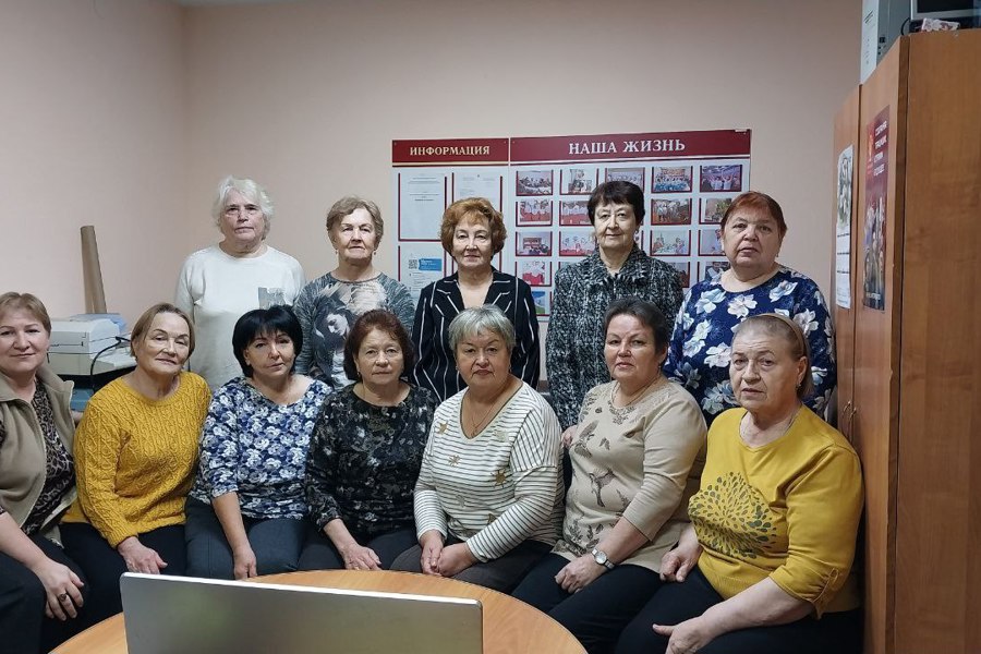 Ансамбль «Рябинушка» провел свой первый онлайн-концерт.