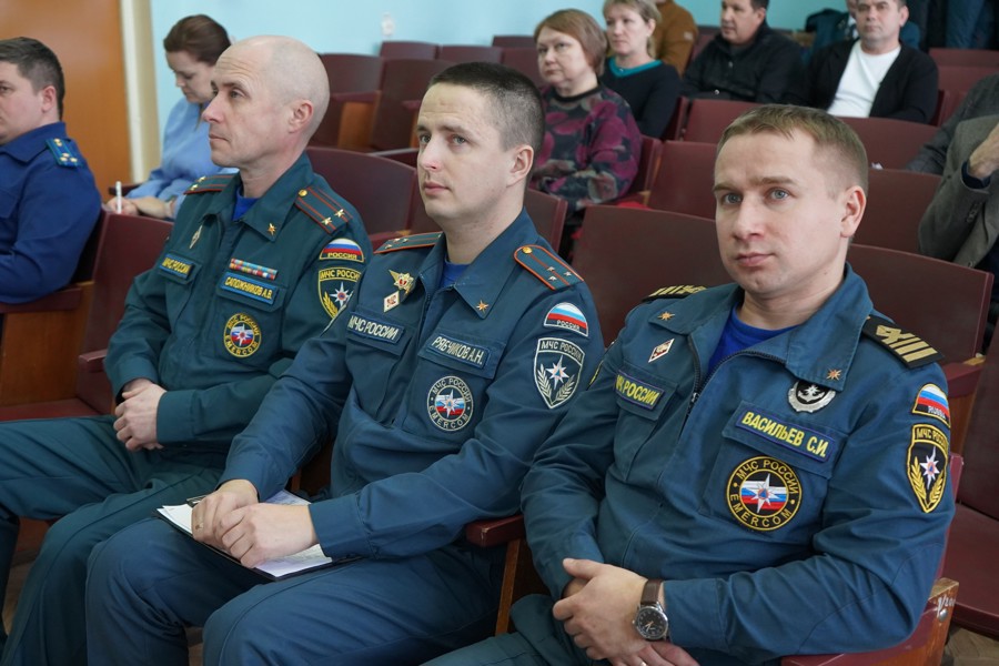Безопасность граждан в пожароопасный период и во время паводка обсудили при главе округа