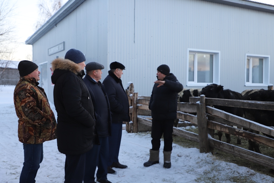 Объезд сельскохозяйственных предприятий и крупных крестьянско – фермерских хозяйств для ознакомления с ходом зимнего содержания скота