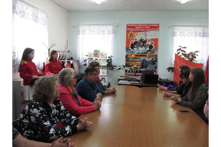 В день Пионерии в Доме детского творчества состоялась встреча с ветеранами пионерского движения