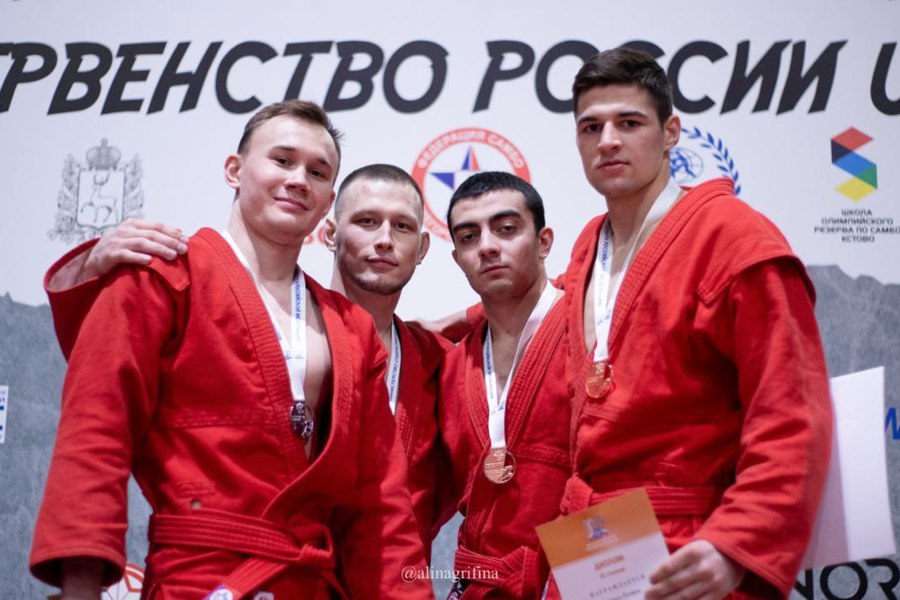 Сборная Чувашии по самбо выиграла еще 3 медали юниорского первенства России