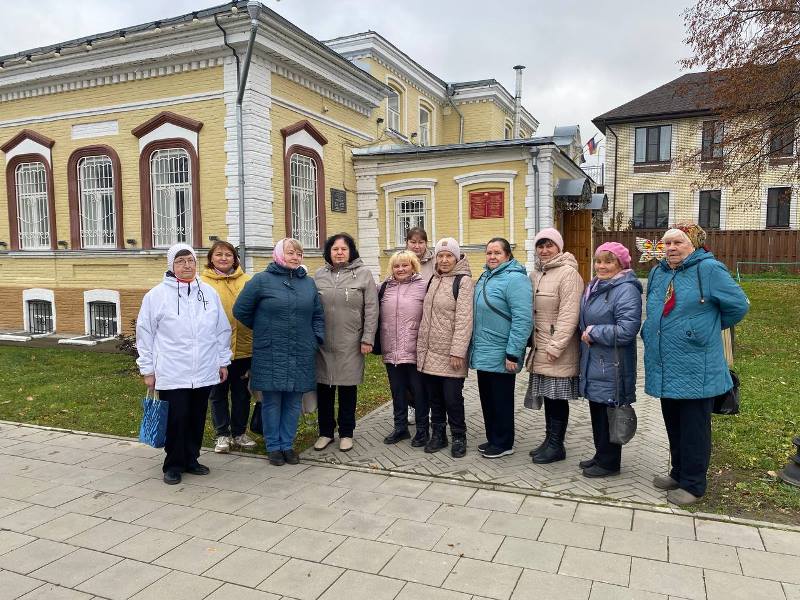 Для семей участников СВО провели экскурсию по Музею купеческо- мещанского быта