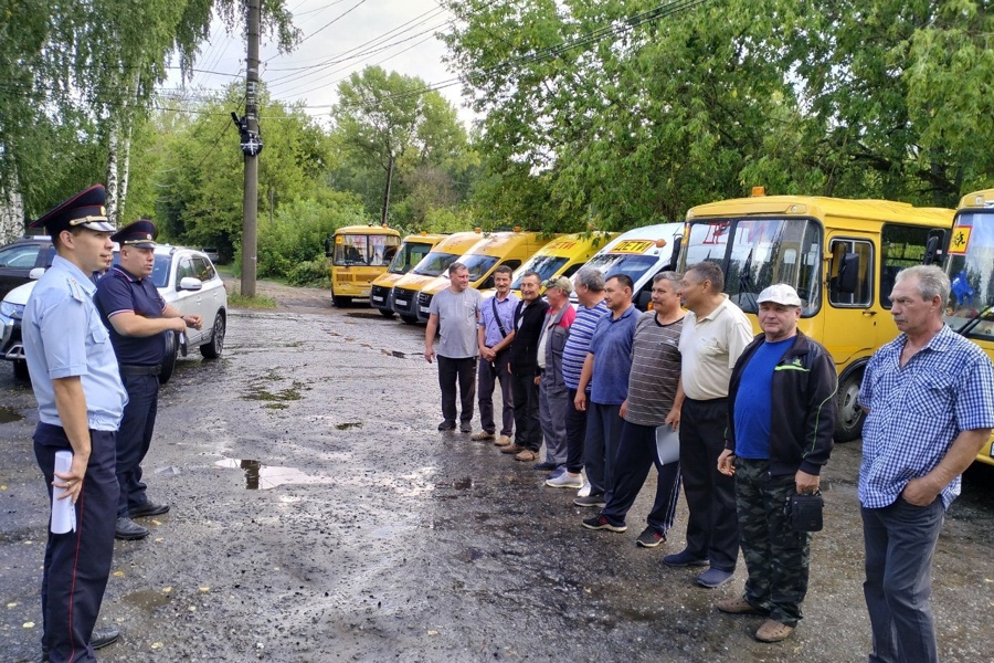 В Шумерлинском муниципальном округе провели осмотр технического состояния школьных автобусов