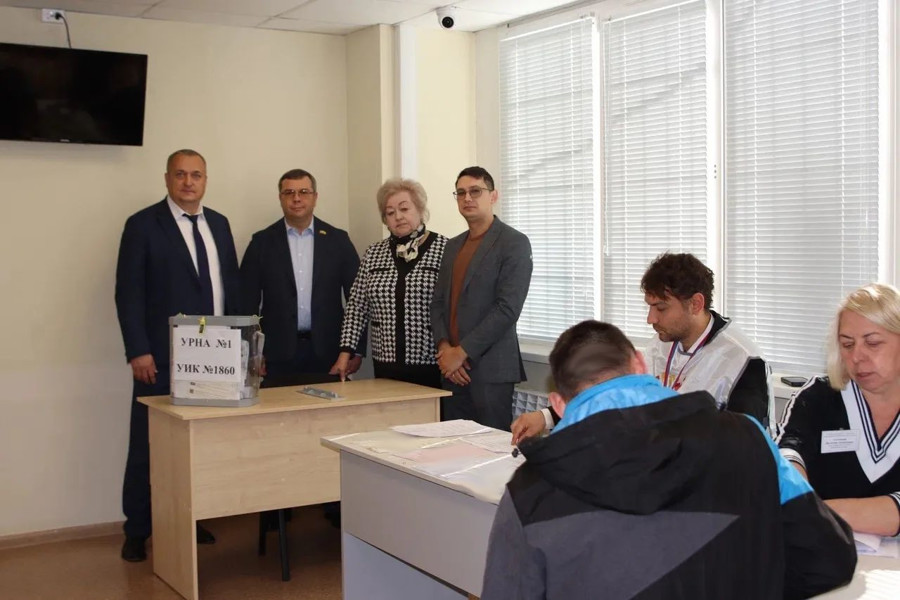 Уполномоченный по правам человека в Чувашской Республике Сергей Самостюк наблюдал за ходом голосования подозреваемых, обвиняемых и осужденных без изоляции от общества
