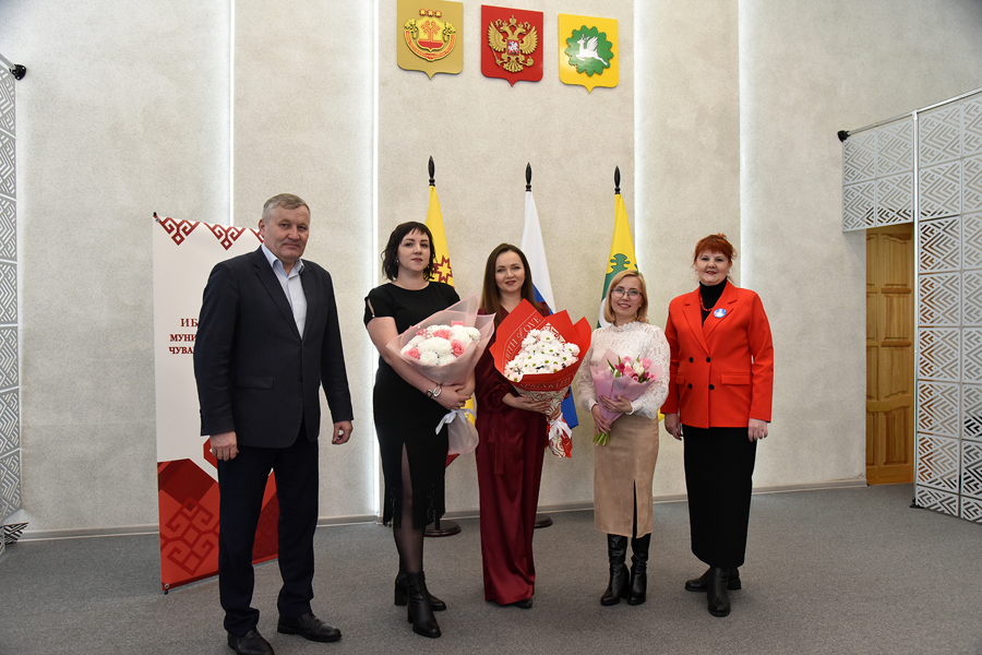 Поздравление победительниц фотоконкурса «Расцветай вместе с весной»