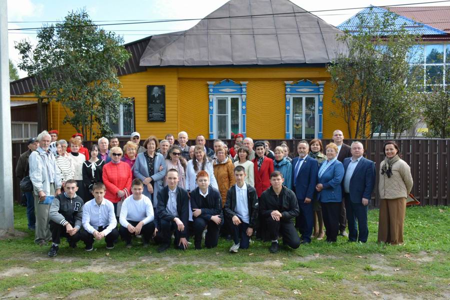 В Вурнарском округе открыли памятную доску И.Н.Никифорова