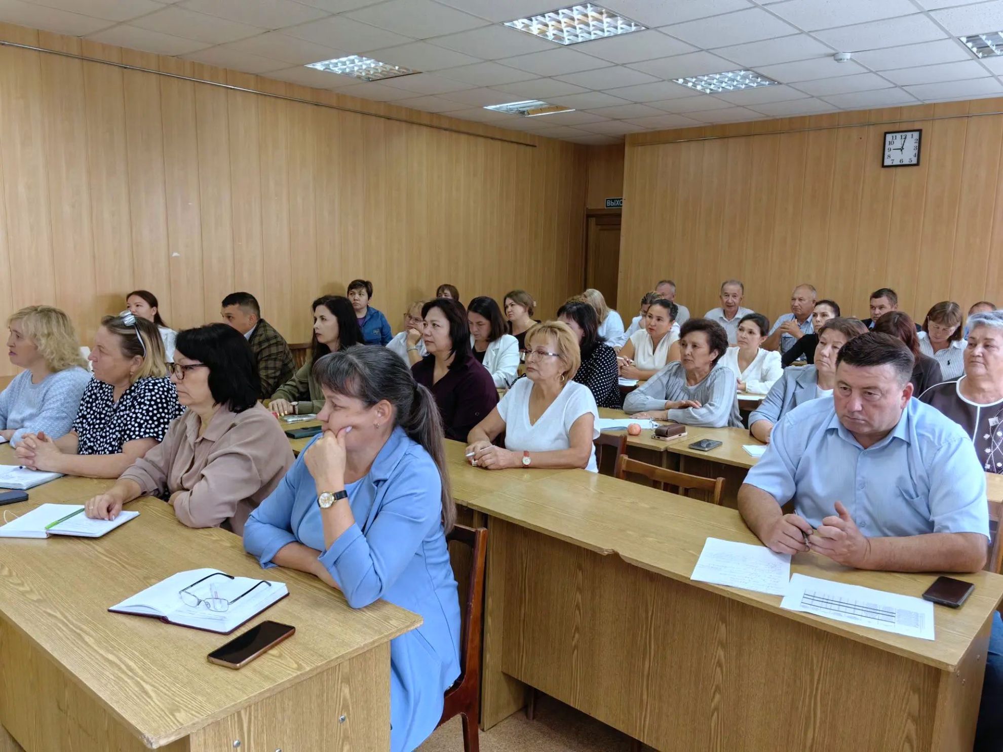 Глава округа провел встречу с руководителями образовательных организаций