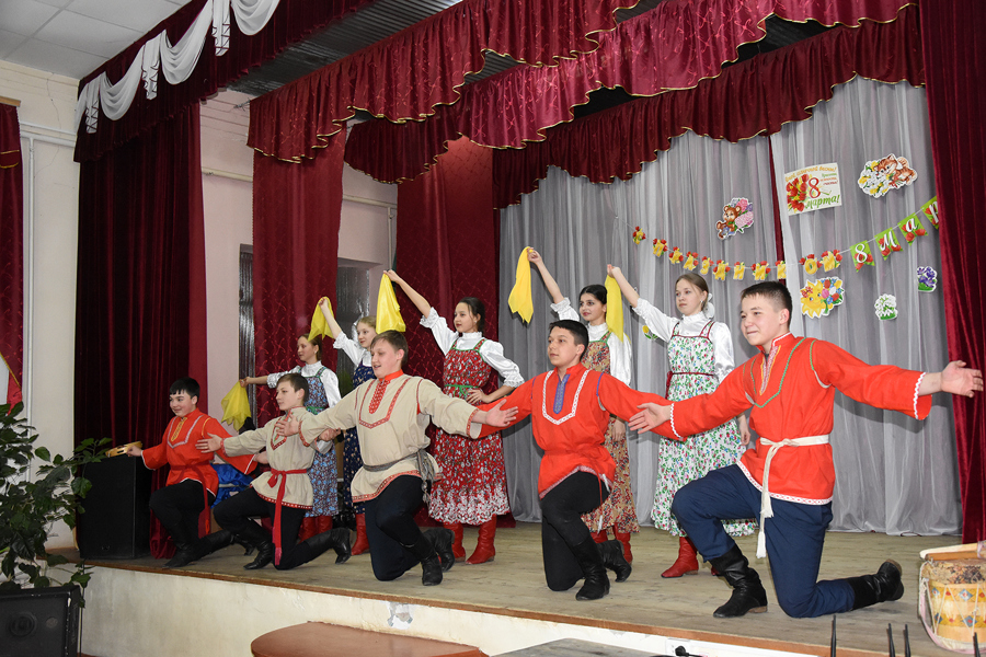 Международный женский день отметили в Климовском ЦСДК