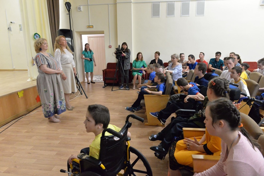 Воспитанники Кугесьского дома-интернат увидели спектакль Брестского театра кукол в рамках Международных фестивалей