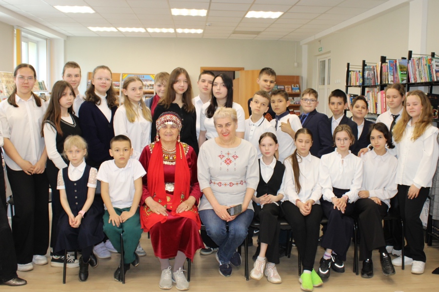 Юные читатели республиканской детско-юношеской библиотеки встретились с чувашскими писателями Раисой Сарби и Альбиной Юрату