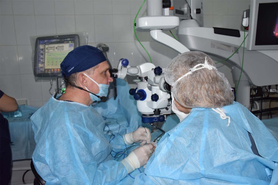 Офтальмологи со всей России собрались в Чебоксарах на мастер-класс по витреоретинальной хирургии