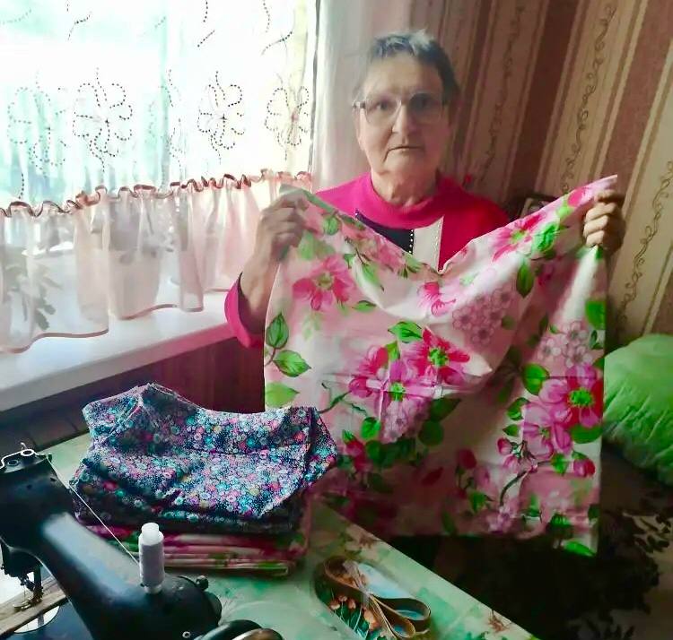 Добрые руки и инициатива: подопечные центра соцобслуживания помогают военнослужащим