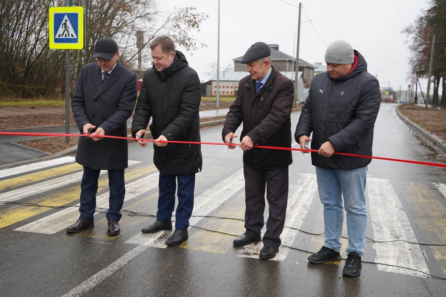В деревне Сутчево открылась новая дорога к школе