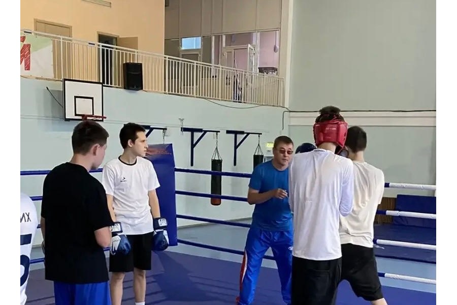 Сегодня, 12 сентября, в Спортивной школе им. В.С. Соколова города Чебоксары состоялась открытая тренировка по боксу для всех желающих.